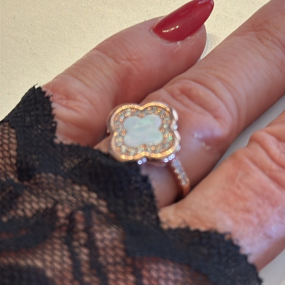 NWT fine jewelry 4 leaf Clover Ring mother of pearl face rose gold - Picture 5 of 11
